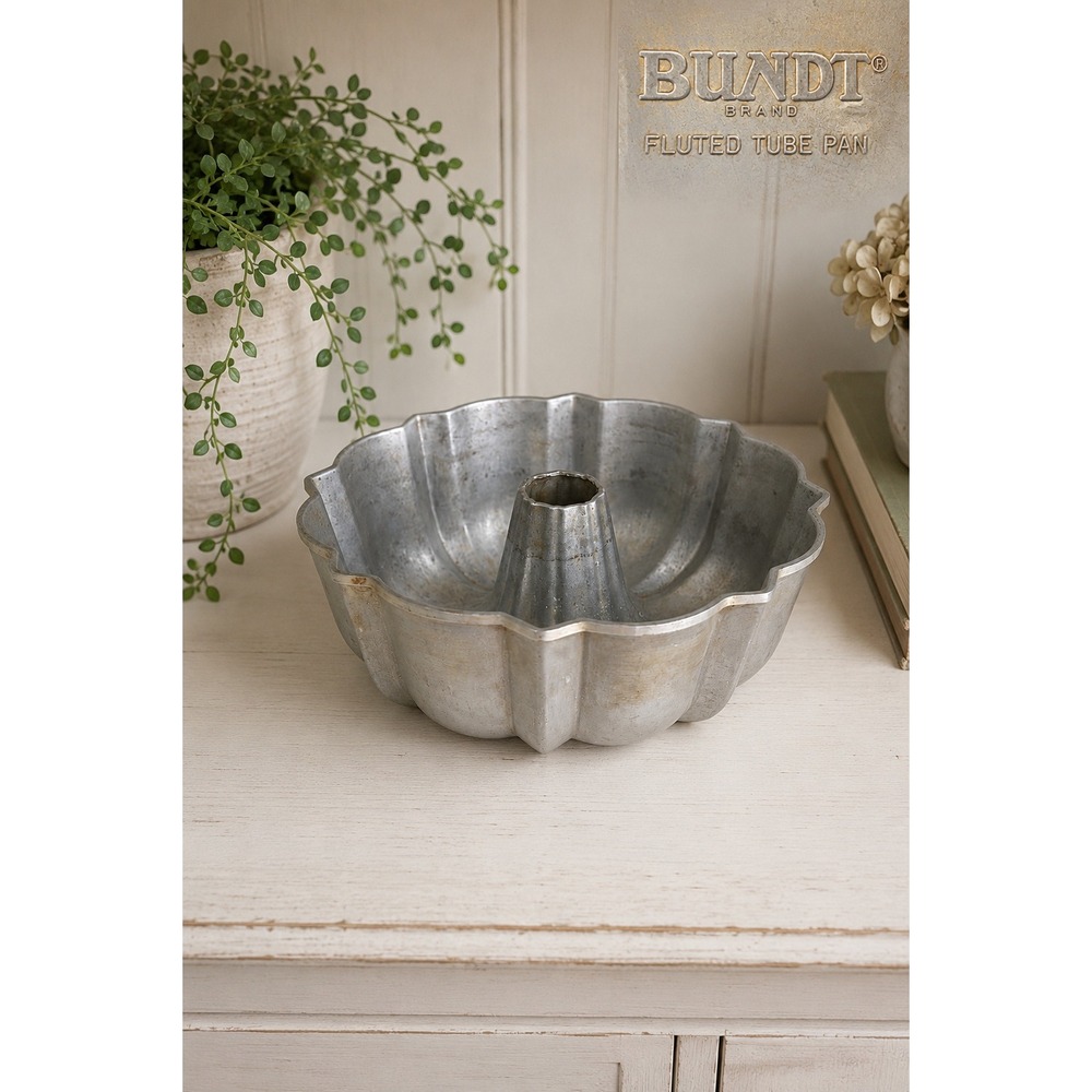 Vintage Bundt Fluted Tube Cake Pan Northland Aluminum Products US Heavy Bakeware